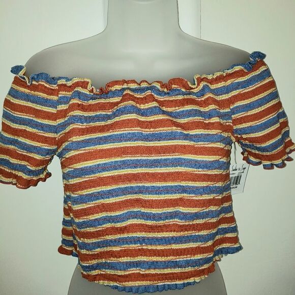 Sadie & Sage Off-The-Shoulder Cropped Pull… - Picture 3 of 7